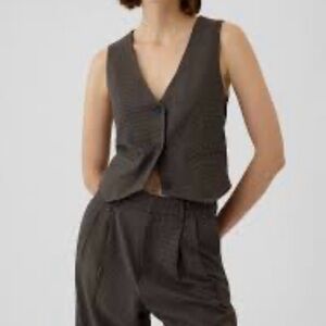 GAP Women's Cropped Brown Black‎ Plaid Vest Size Medium